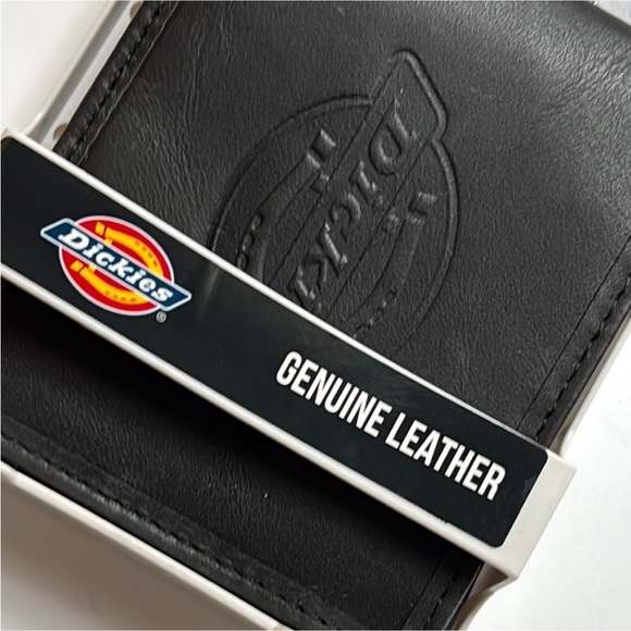 Dickies Classic Black Leather Billfold Wallet - Picture 4 of 13